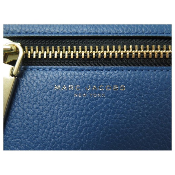 MARC JACOBS CONTINENTAL
WALLET IN BLUE GRAIN LEATHER - Picture 13 of 14